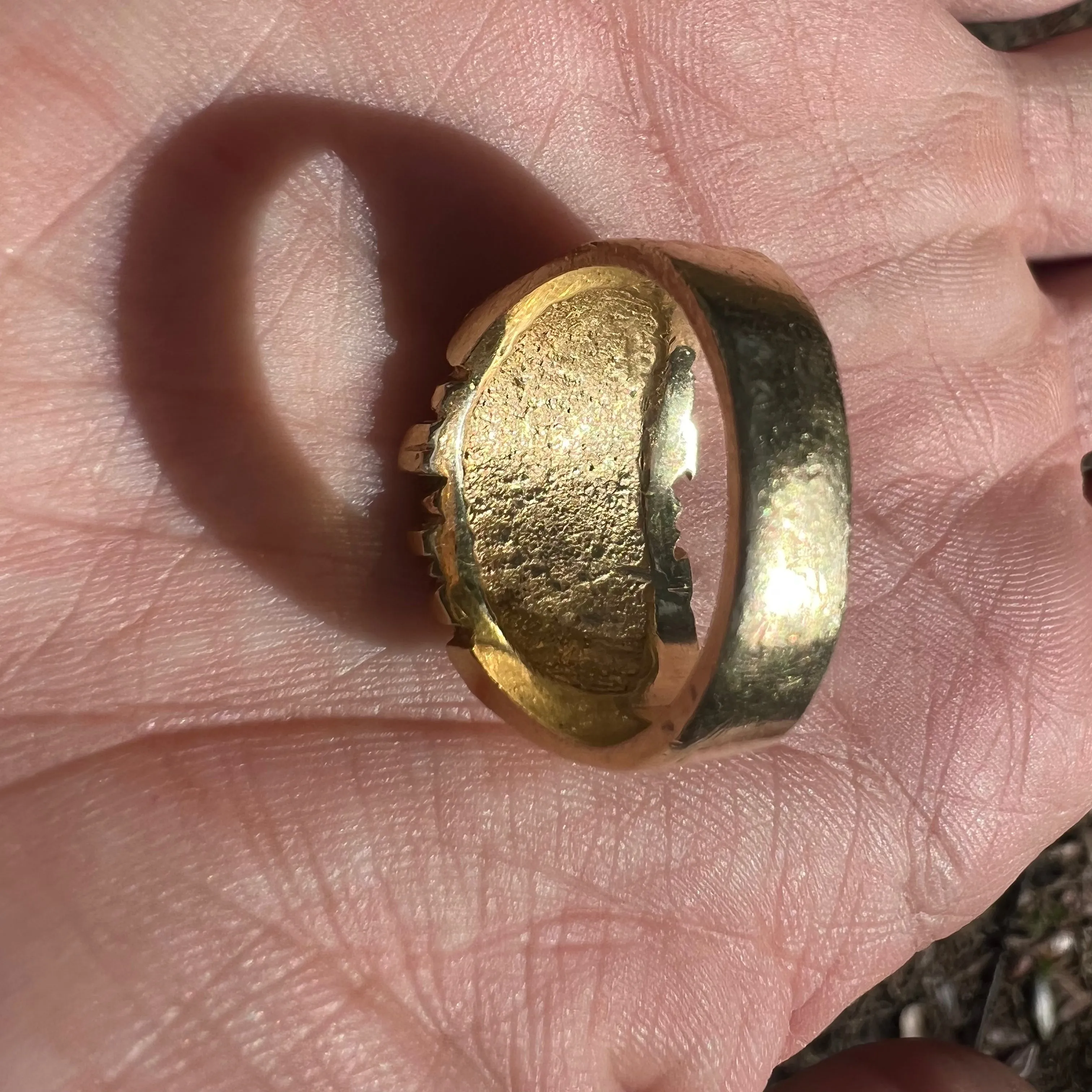 1988 Solid 14k Yellow Gold “Low Profile” Nugget Ring (9.5)