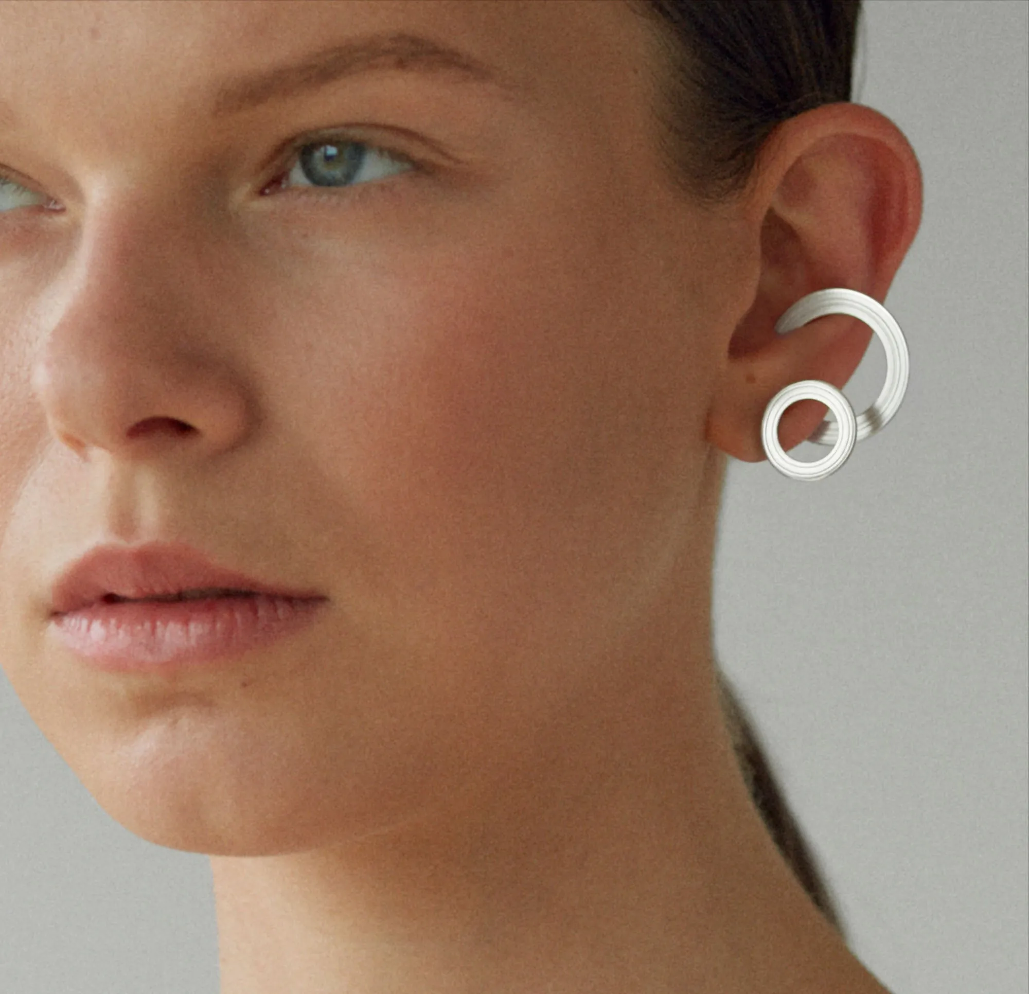 C line  ORBIT back cuff closure