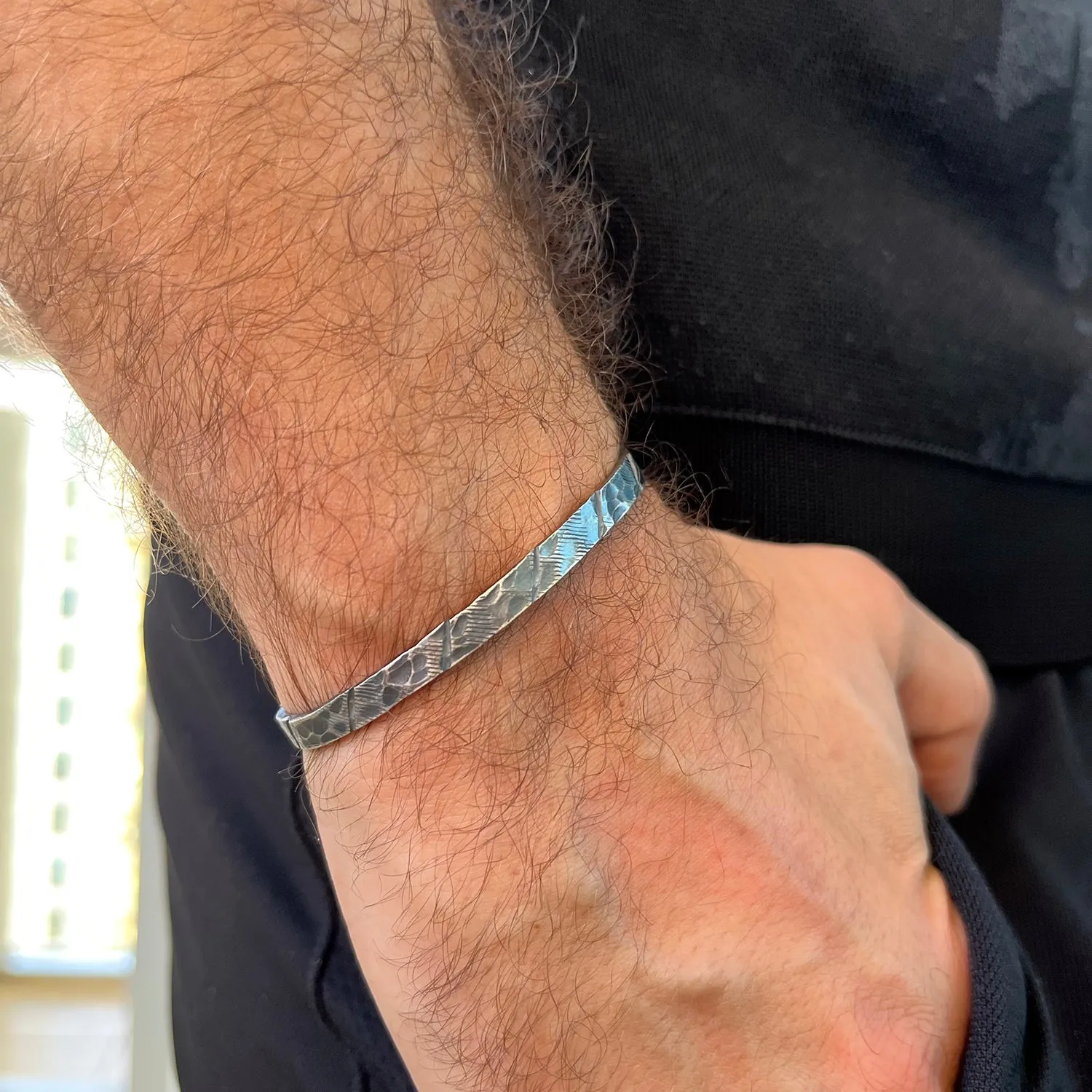 Chicotta Men's Handcrafted Sterling Silver One-Size Randomly Hammered Thin Cuff Bracelet