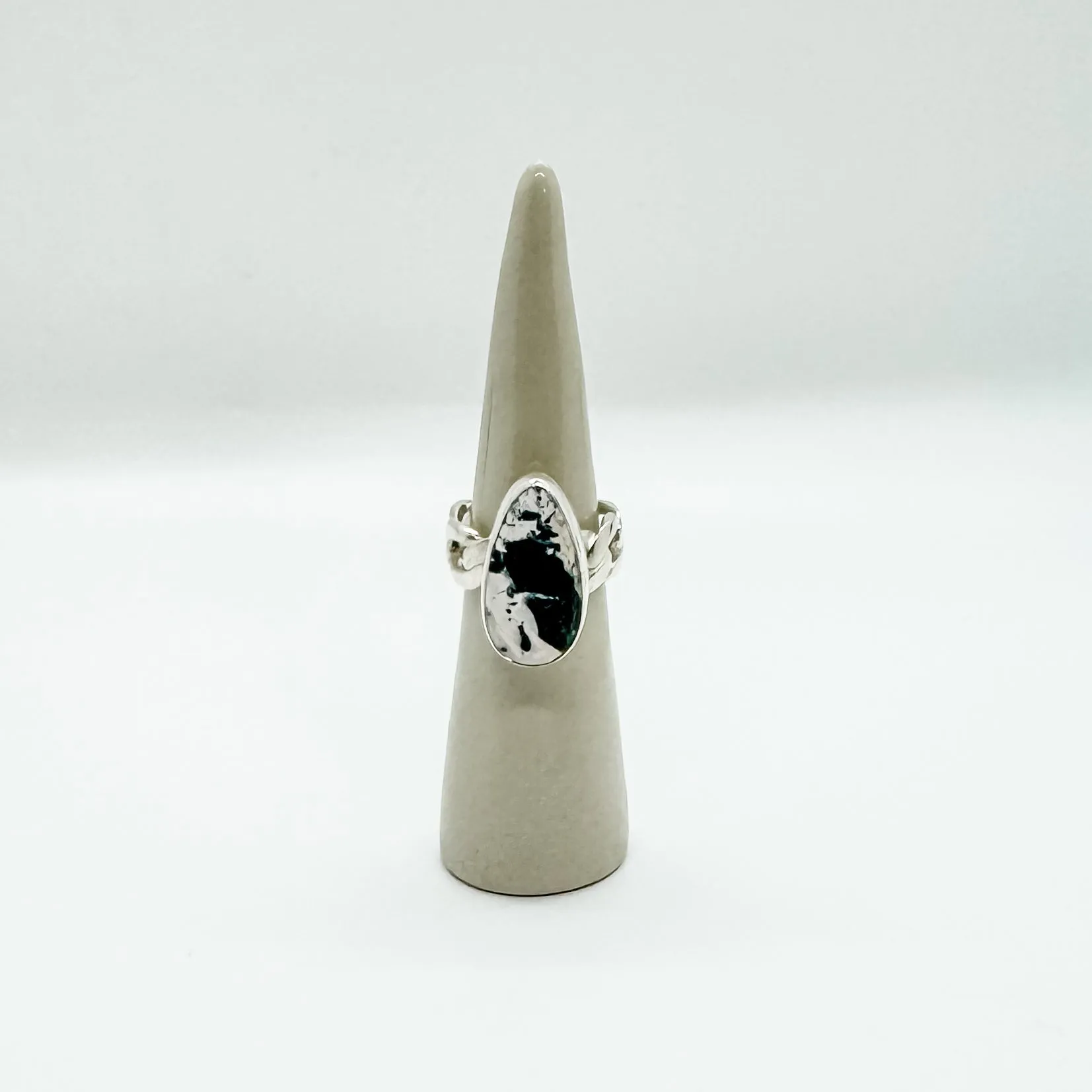 Chunky White Buffalo Curb Chain Ring - Size 7.25