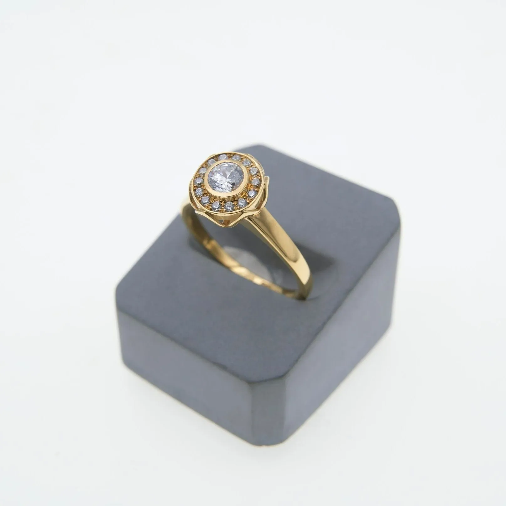 Éirne - Diamond Halo Engagement Ring