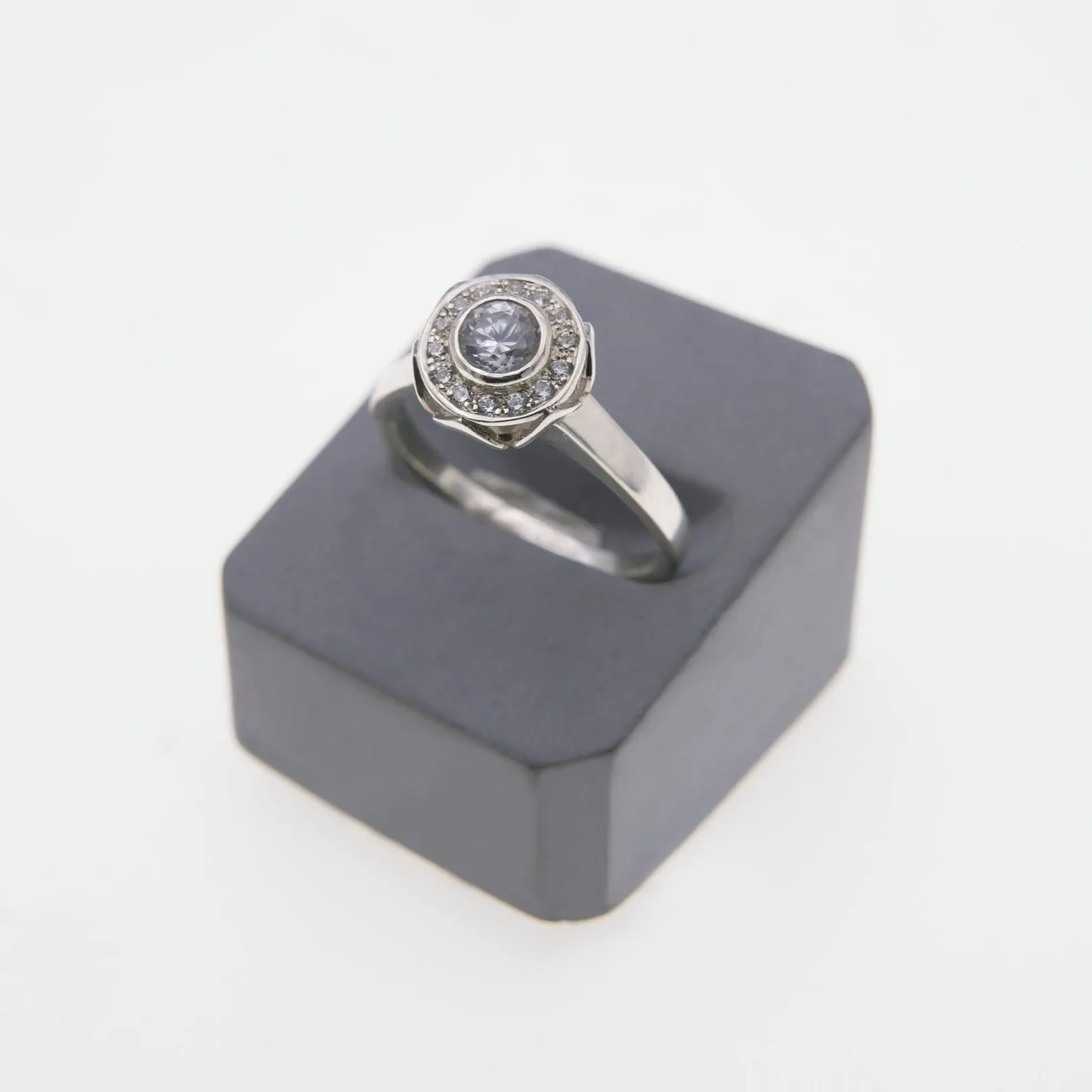 Éirne - Diamond Halo Engagement Ring