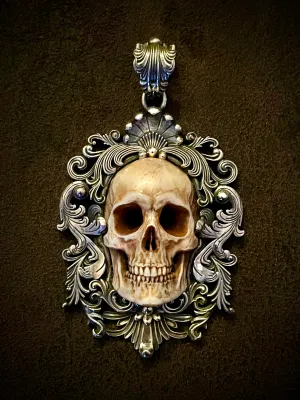 Mirror of Mortis Skull Amulet