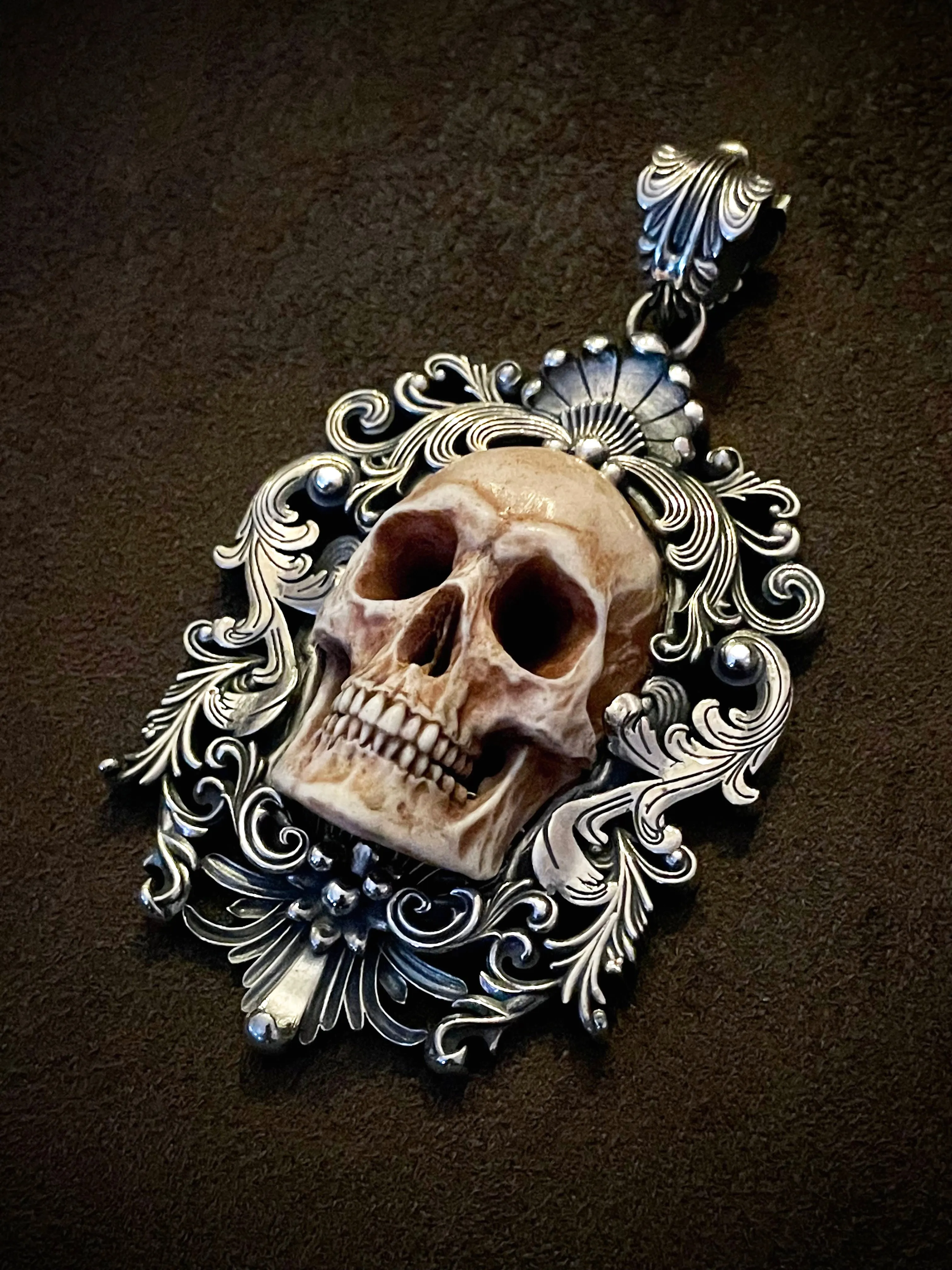 Mirror of Mortis Skull Amulet