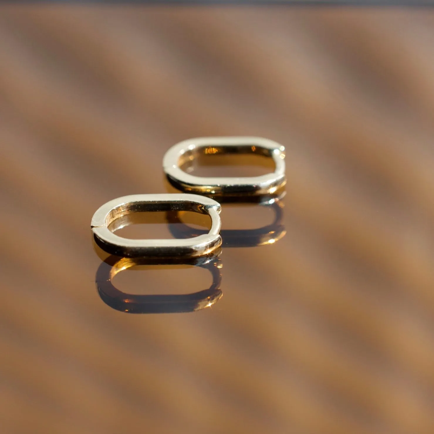 Oval Hinged Huggies