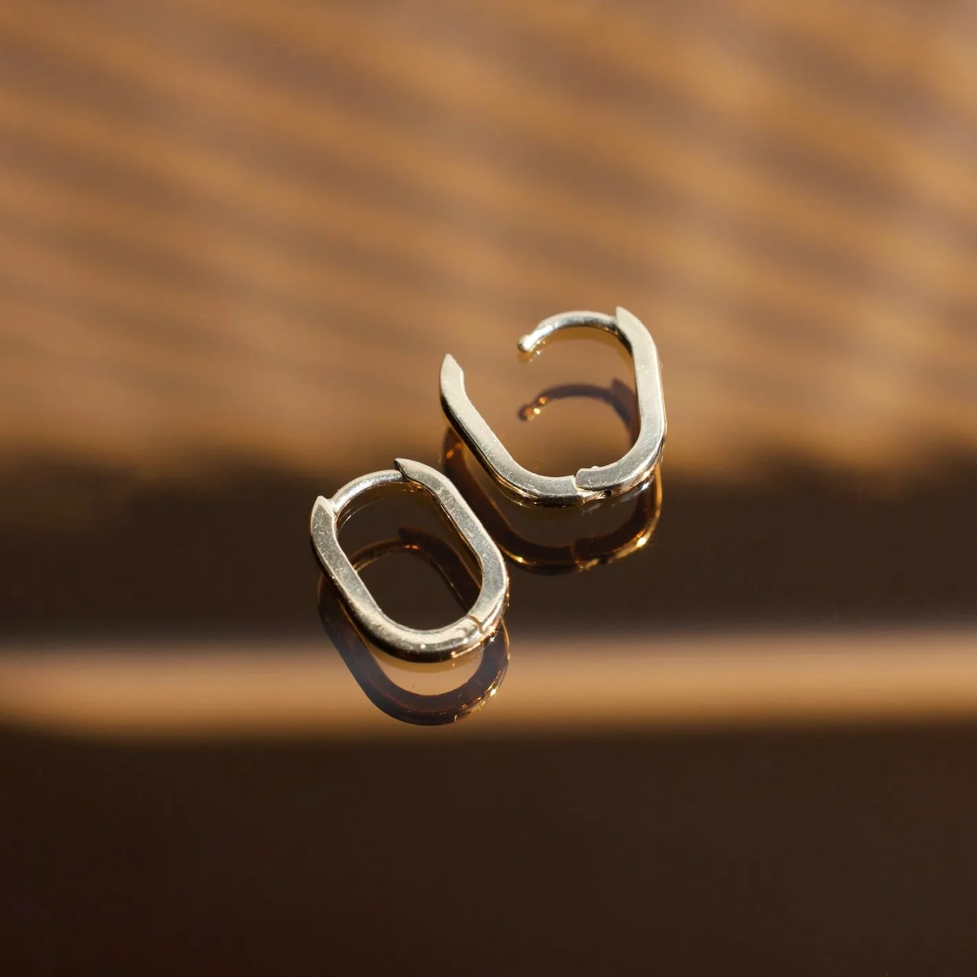 Oval Hinged Huggies