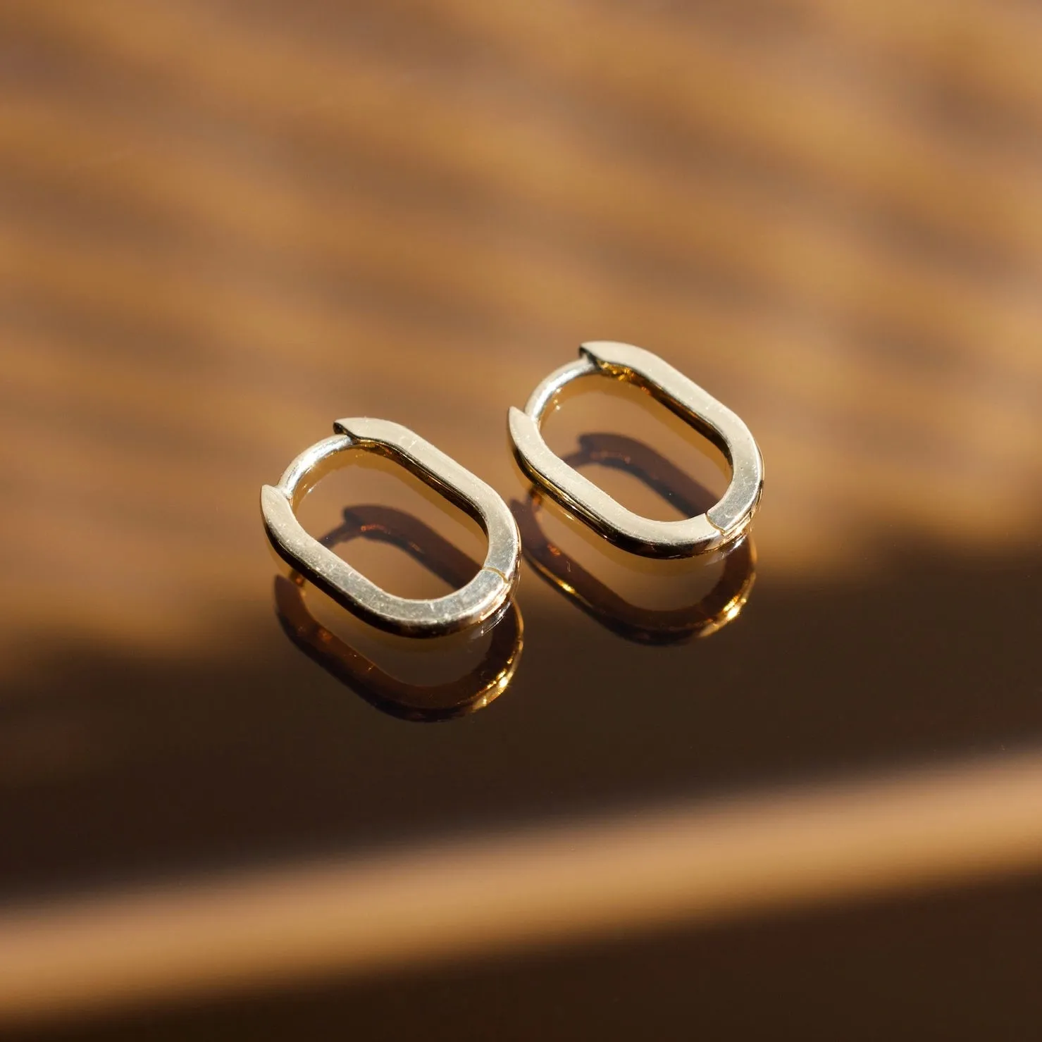 Oval Hinged Huggies