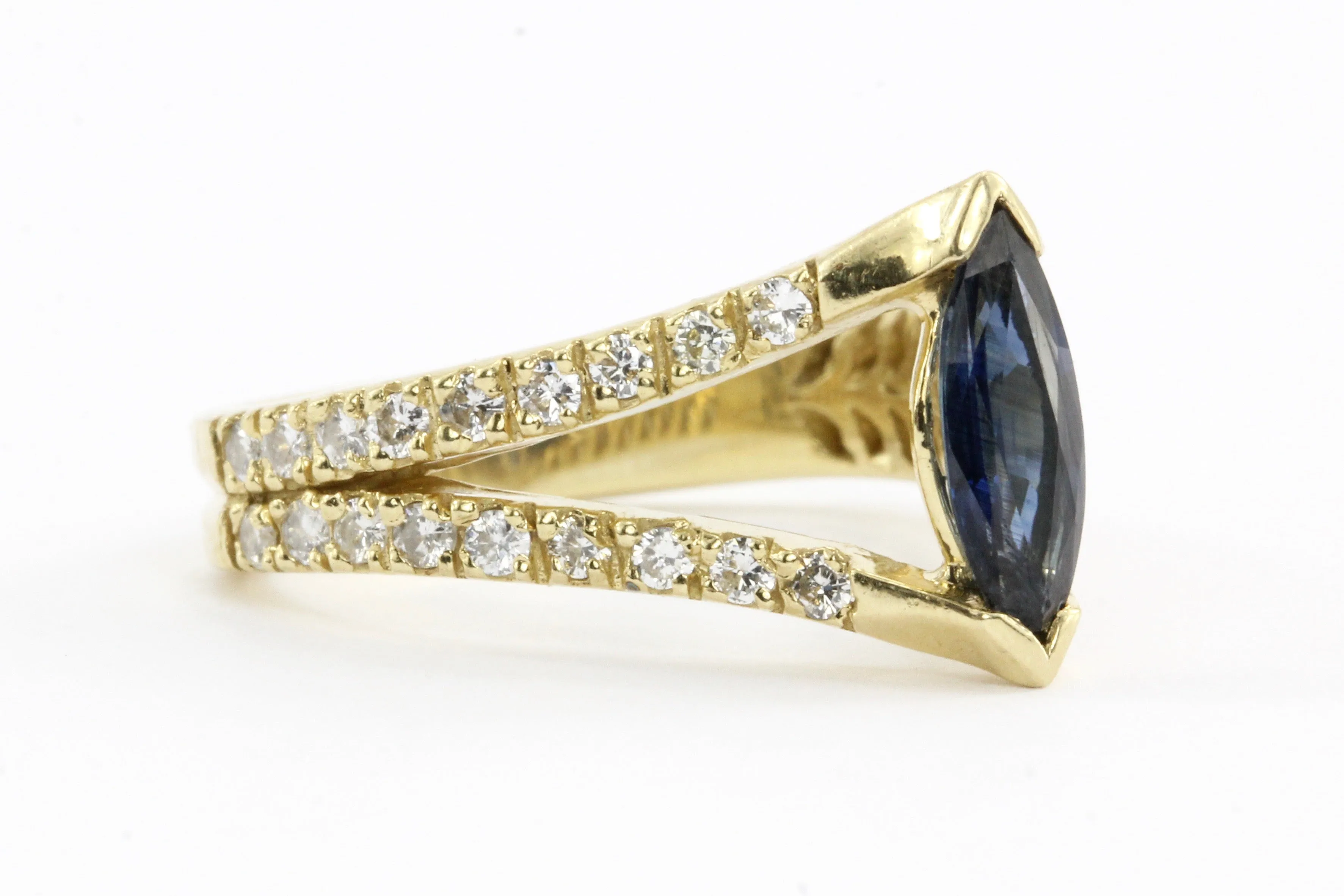 Retro 14k Gold .70 Carat Natural Blue Sapphire & Diamond Ring