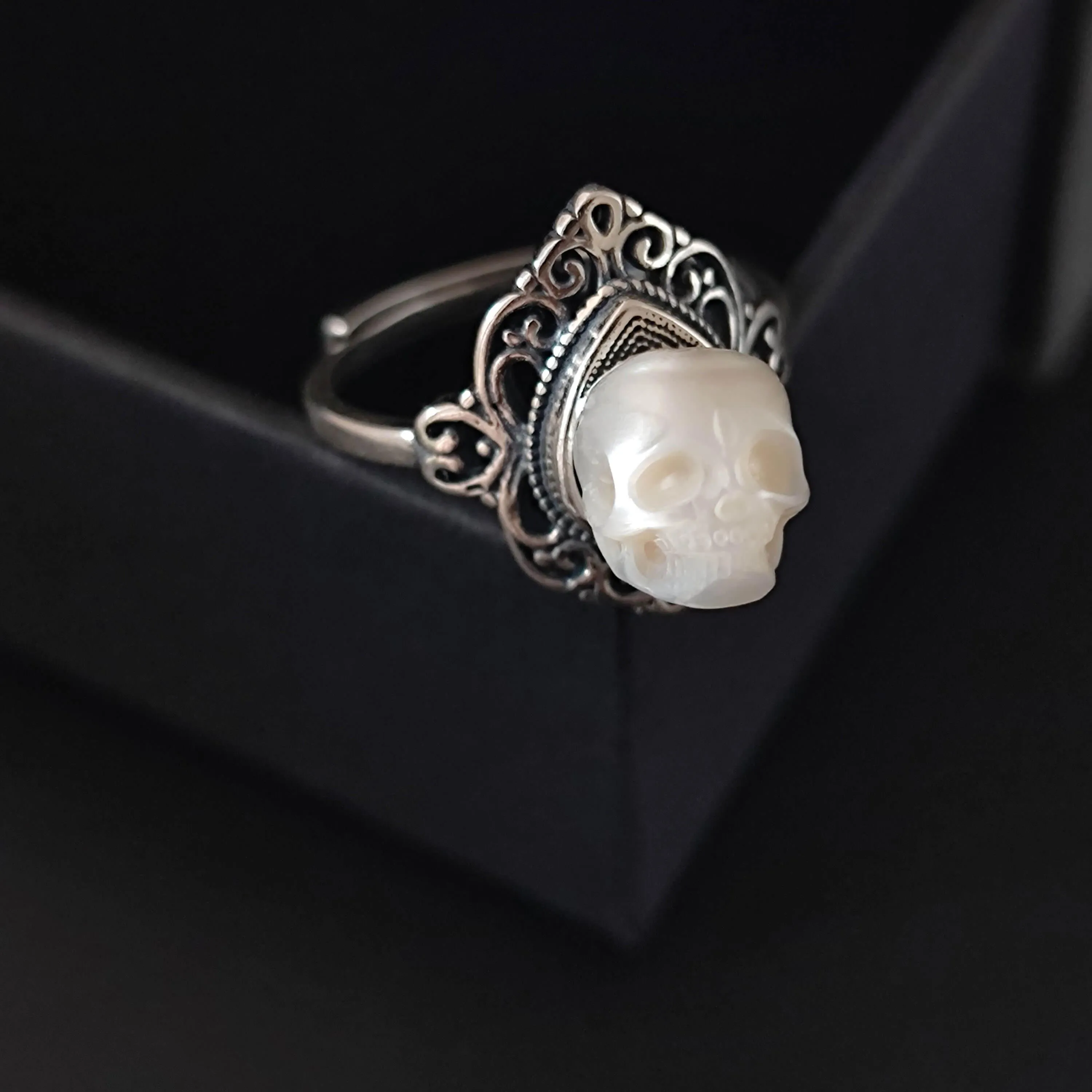 Retro Palace Pattern Hollow Carved Pearl Skull Ring