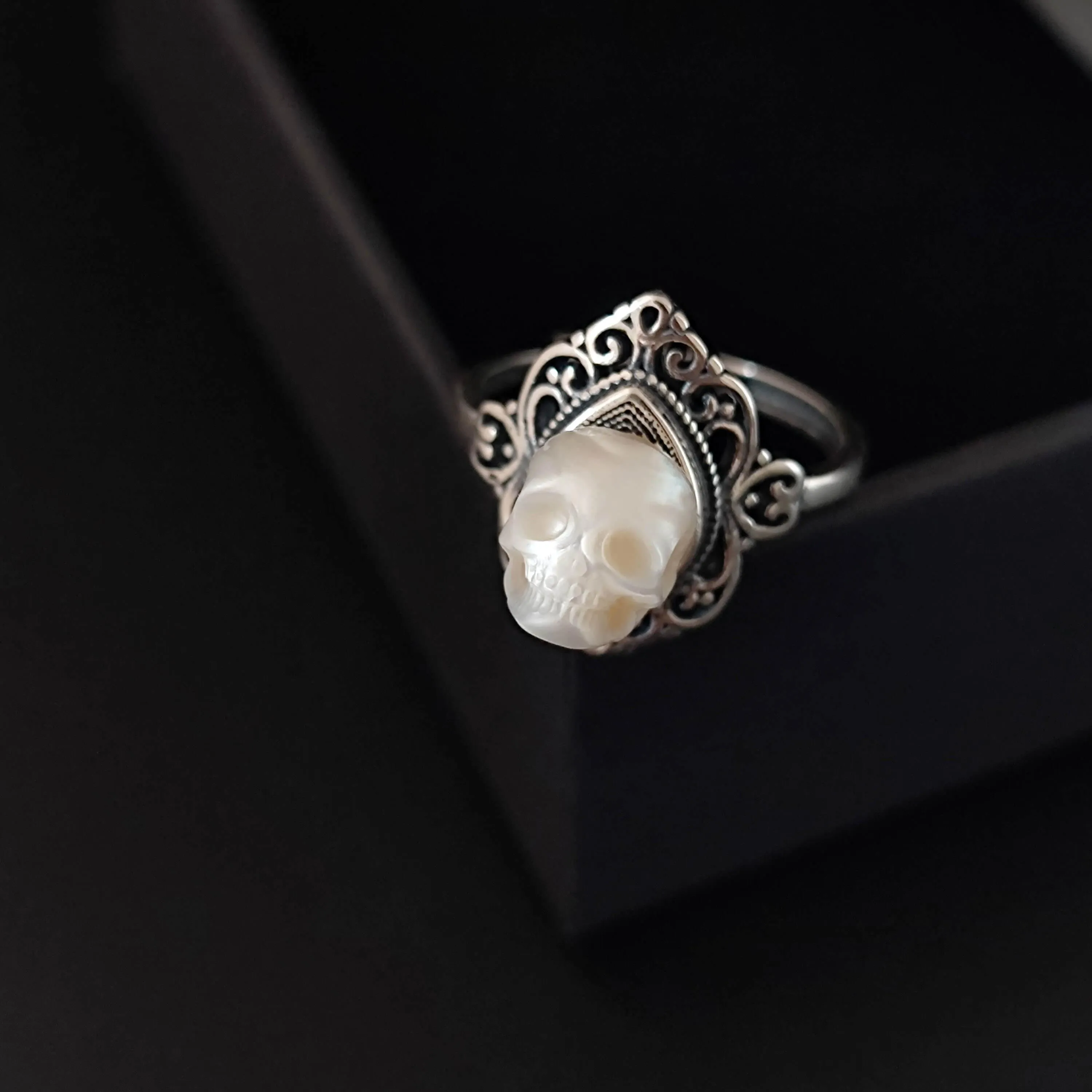Retro Palace Pattern Hollow Carved Pearl Skull Ring