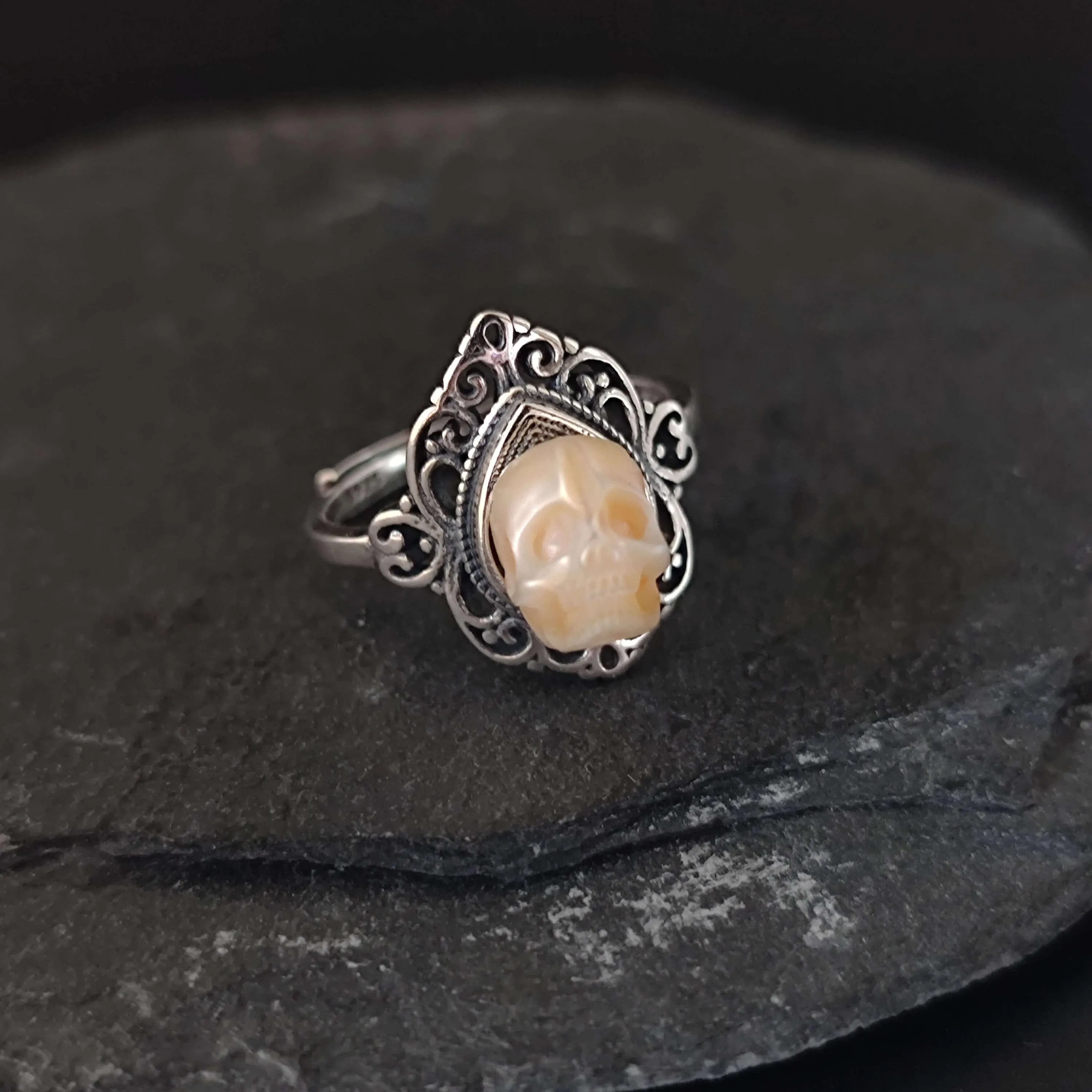 Retro Palace Pattern Hollow Carved Pearl Skull Ring