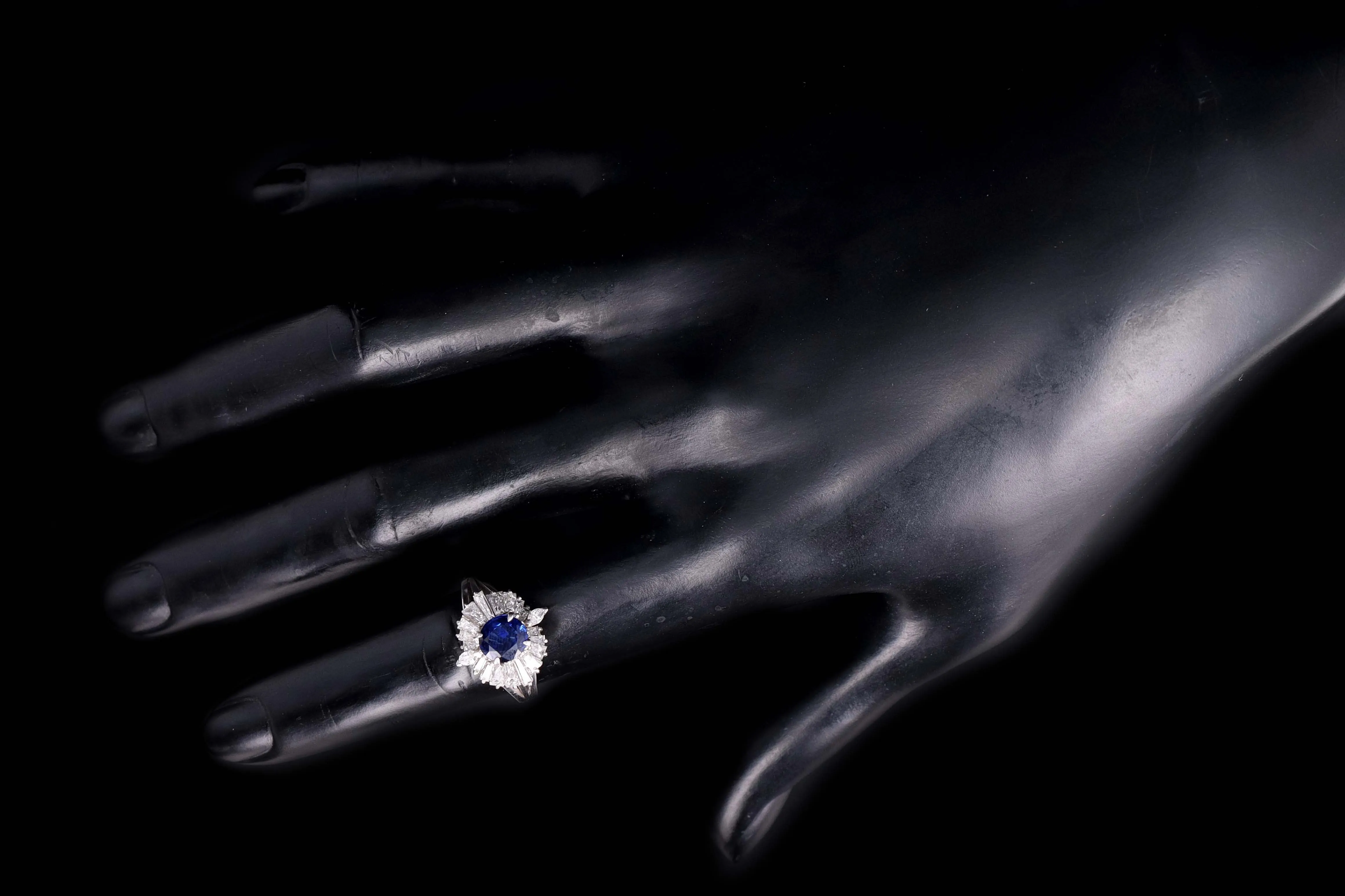 Retro Platinum 1.05 Carat Natural Sapphire & Diamond Ring