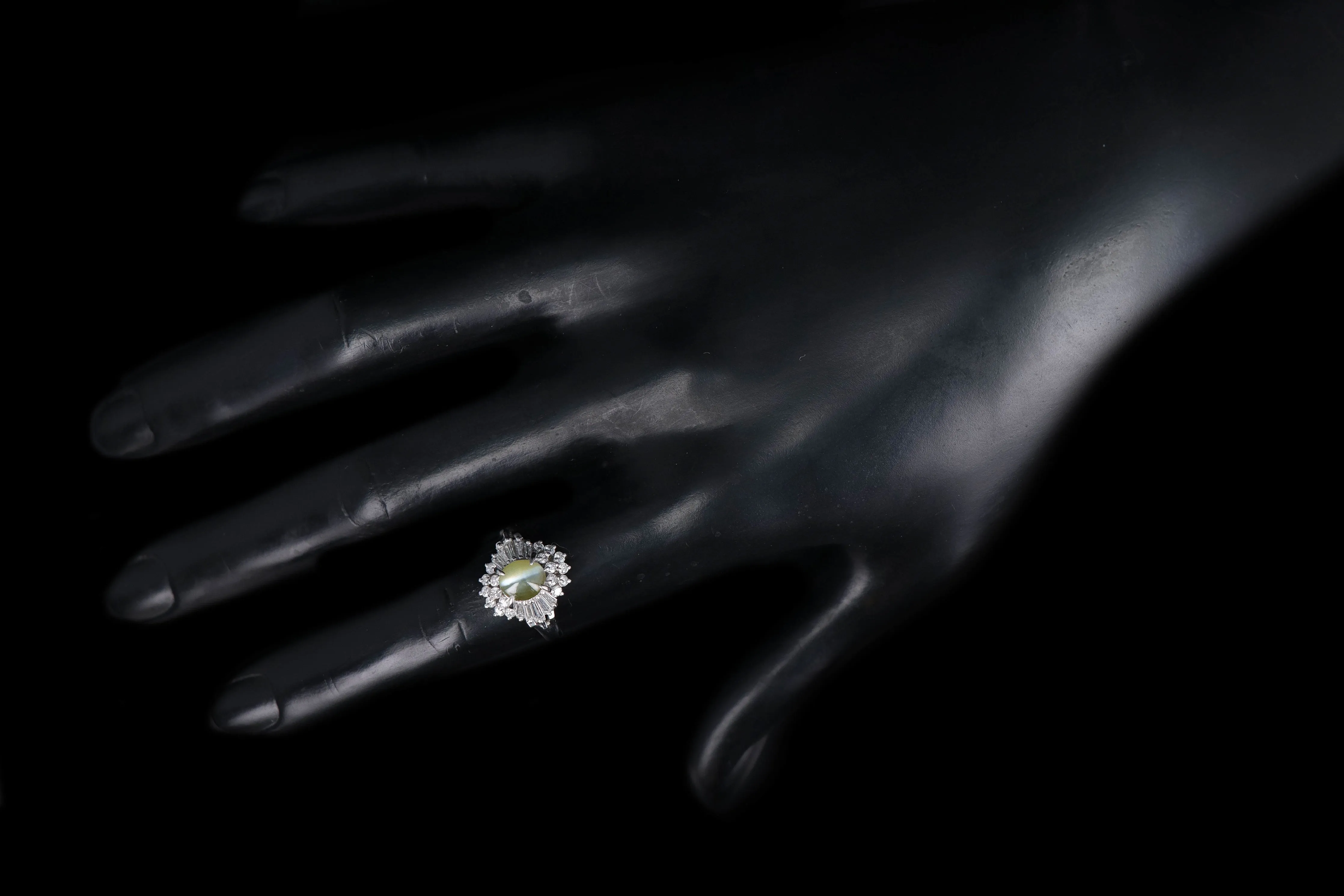 Retro Platinum 1.19 Carat Cat's Eye Chrysoberyl & Diamond Ring