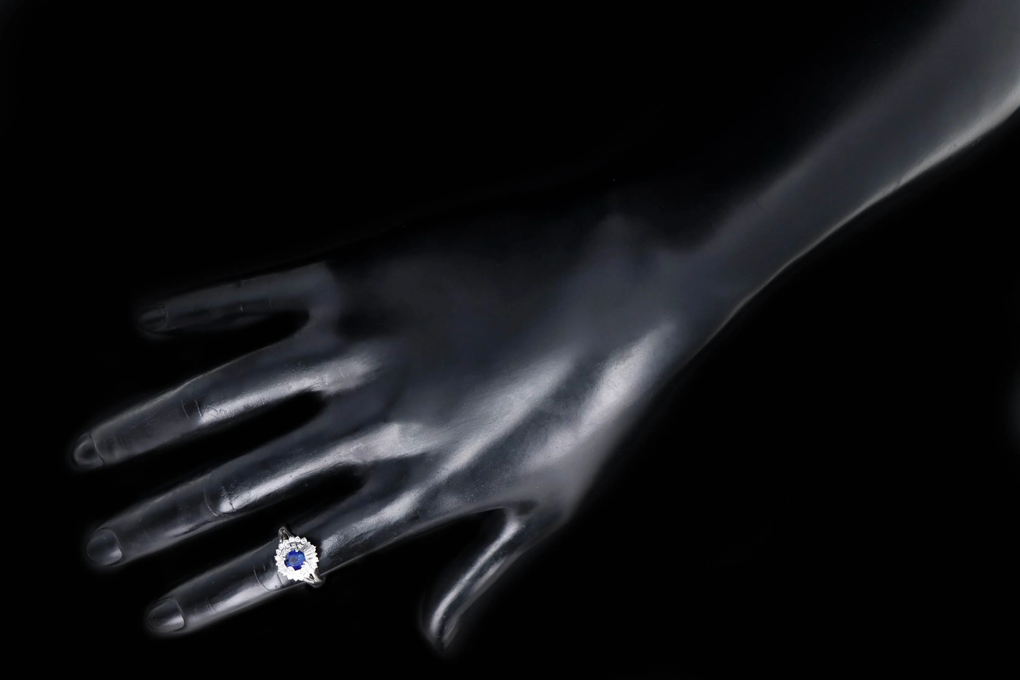 Retro Platinum 1.73 Carat Round Natural Sapphire & Diamond Ballerina Ring