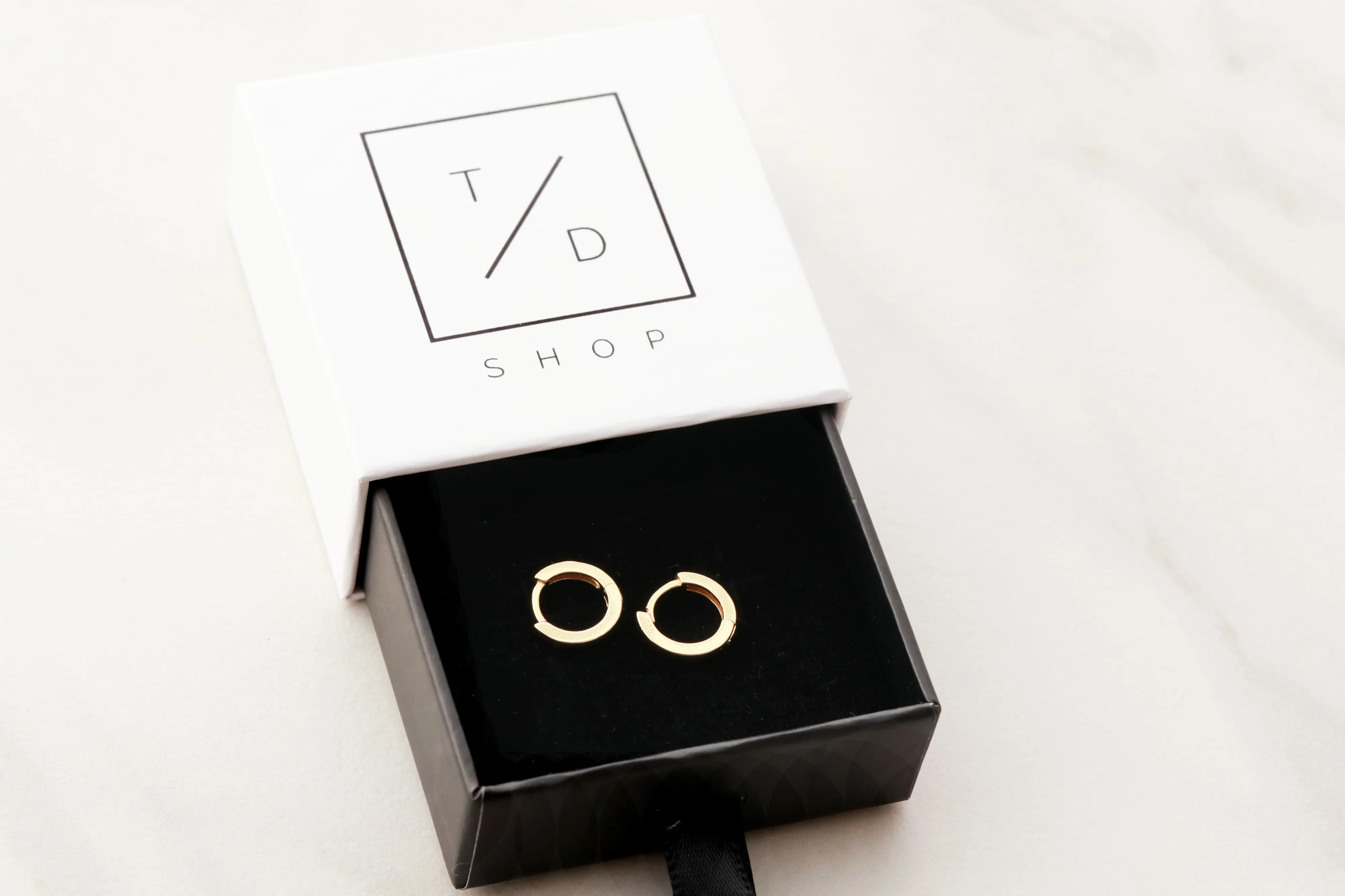 Solid Huggies | 12mm