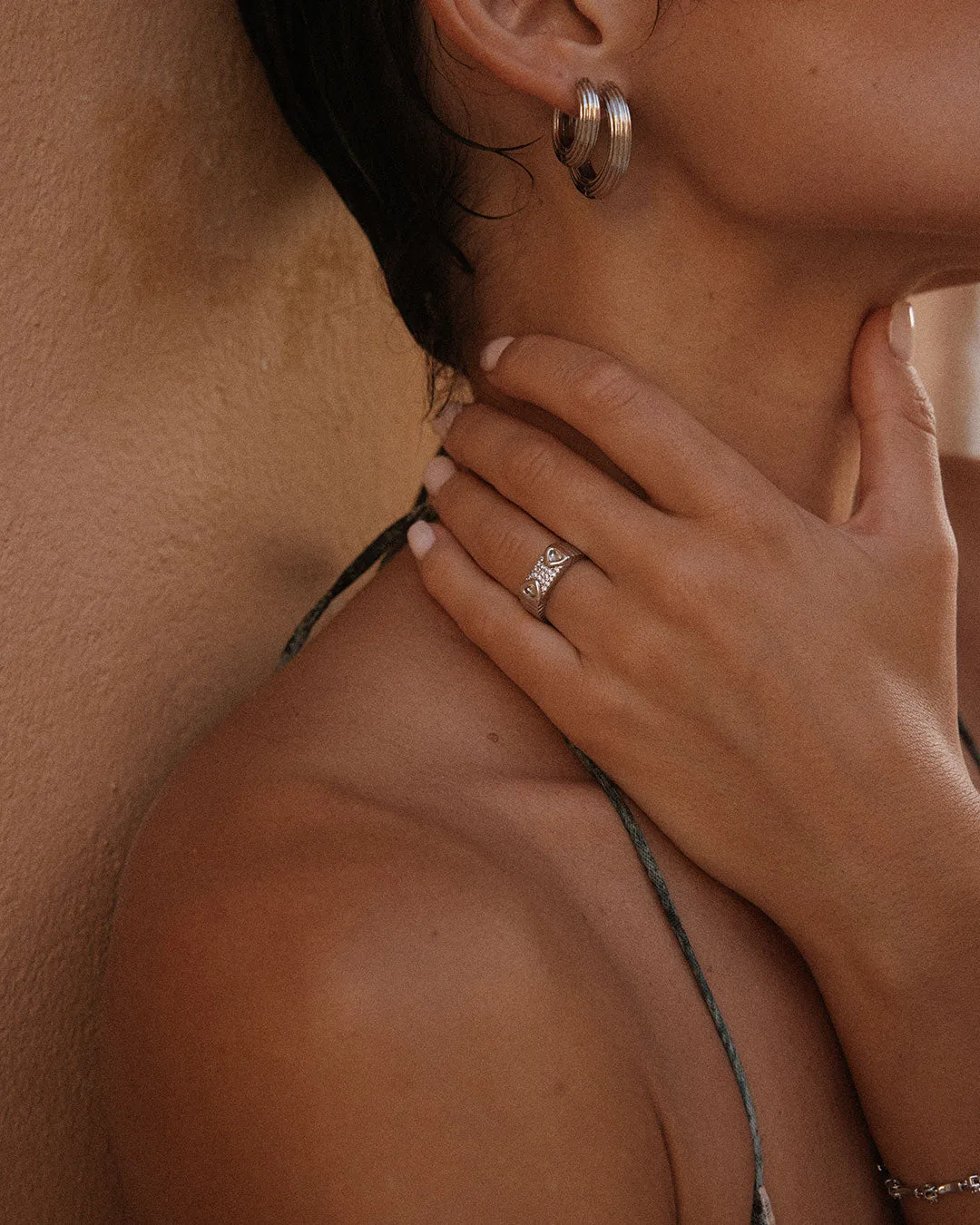 The Ridged Amalfi Hinge Hoops