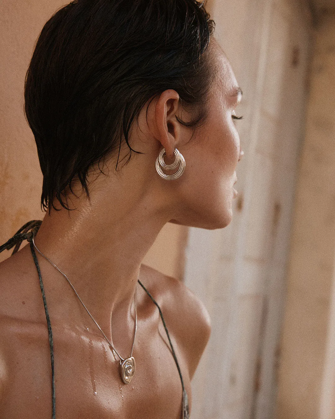 The Ridged Amalfi Hinge Hoops