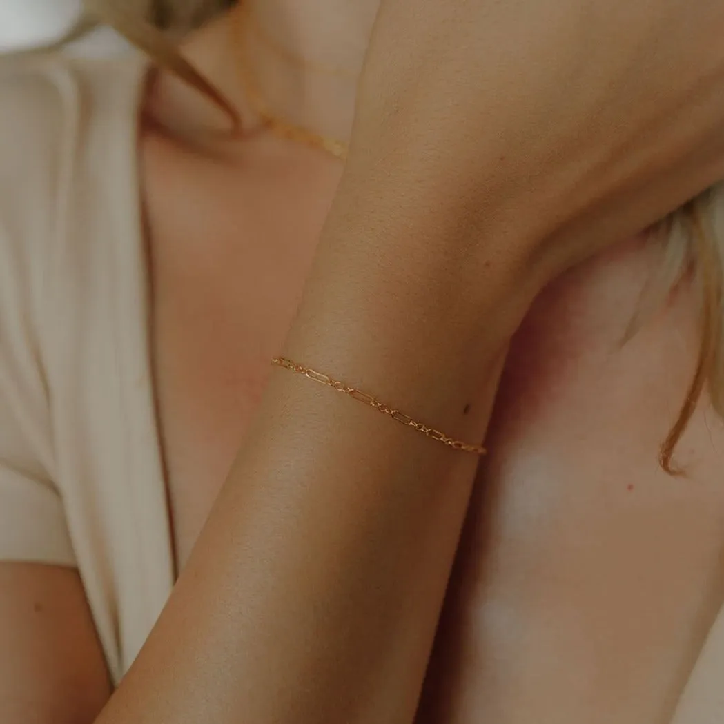 Thin Elongated Oval & Round Link Chain Bracelet