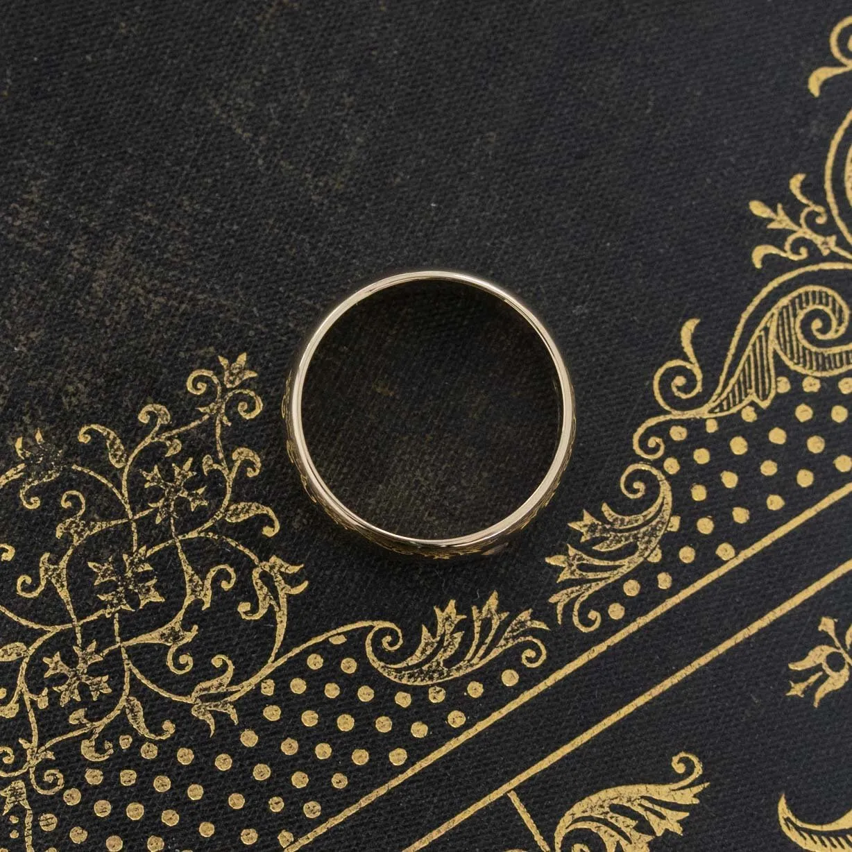 Vintage Gold Wedding Band, 6.8mm